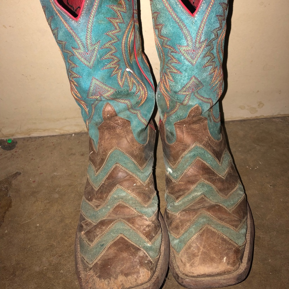 Macie bean boots, dog chewed the top